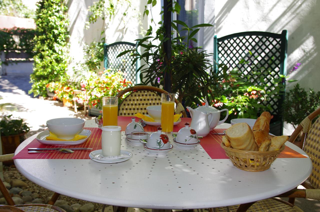 Hotel La Tour Des Fees Quissac  Exterior photo