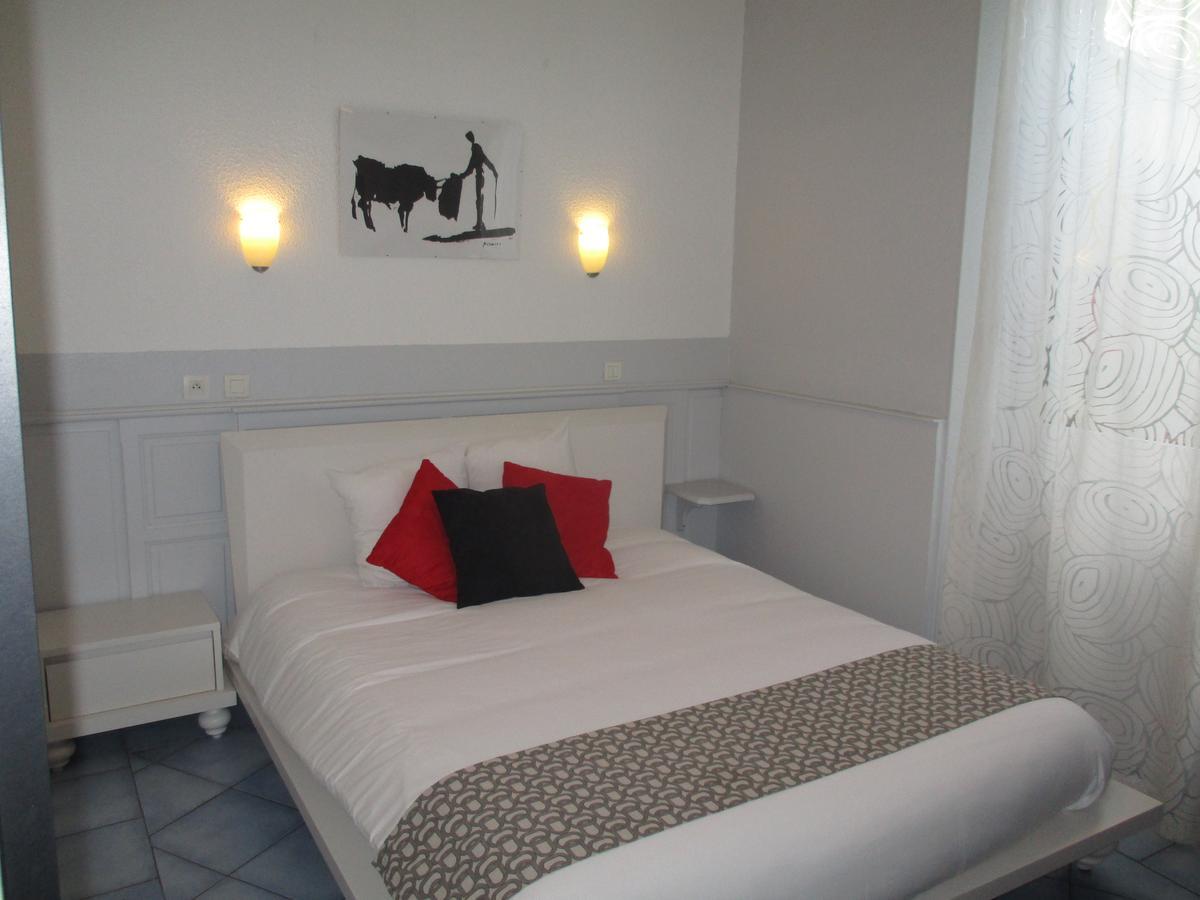 Hotel La Tour Des Fees Quissac  Exterior photo